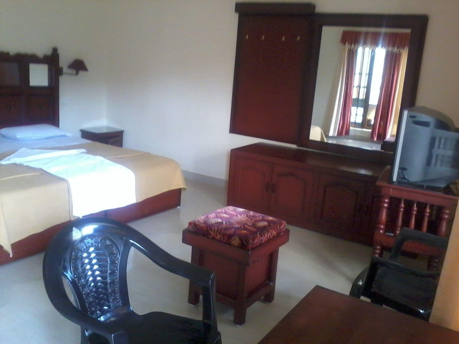 Jungle Palace Homestay Thekkady Exterior photo