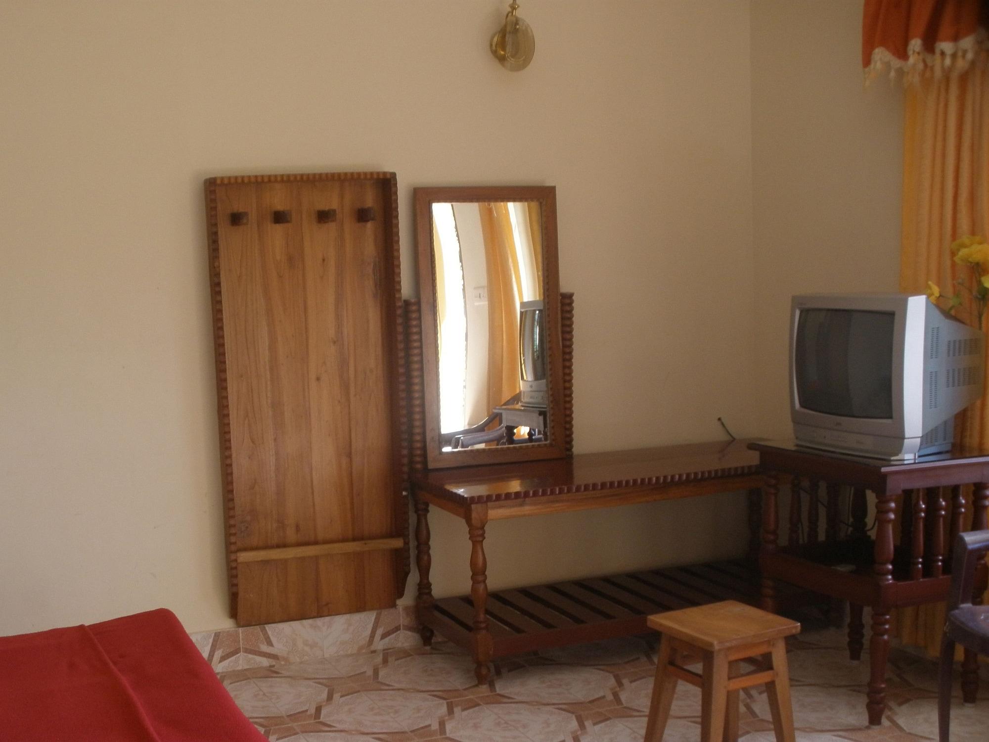 Jungle Palace Homestay Thekkady Exterior photo