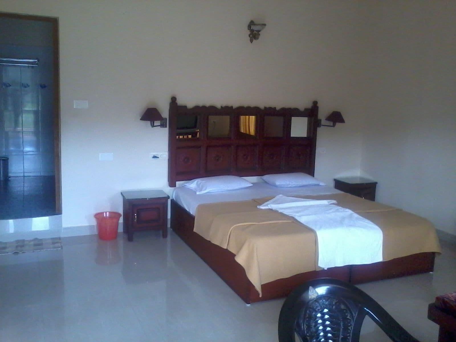 Jungle Palace Homestay Thekkady Exterior photo
