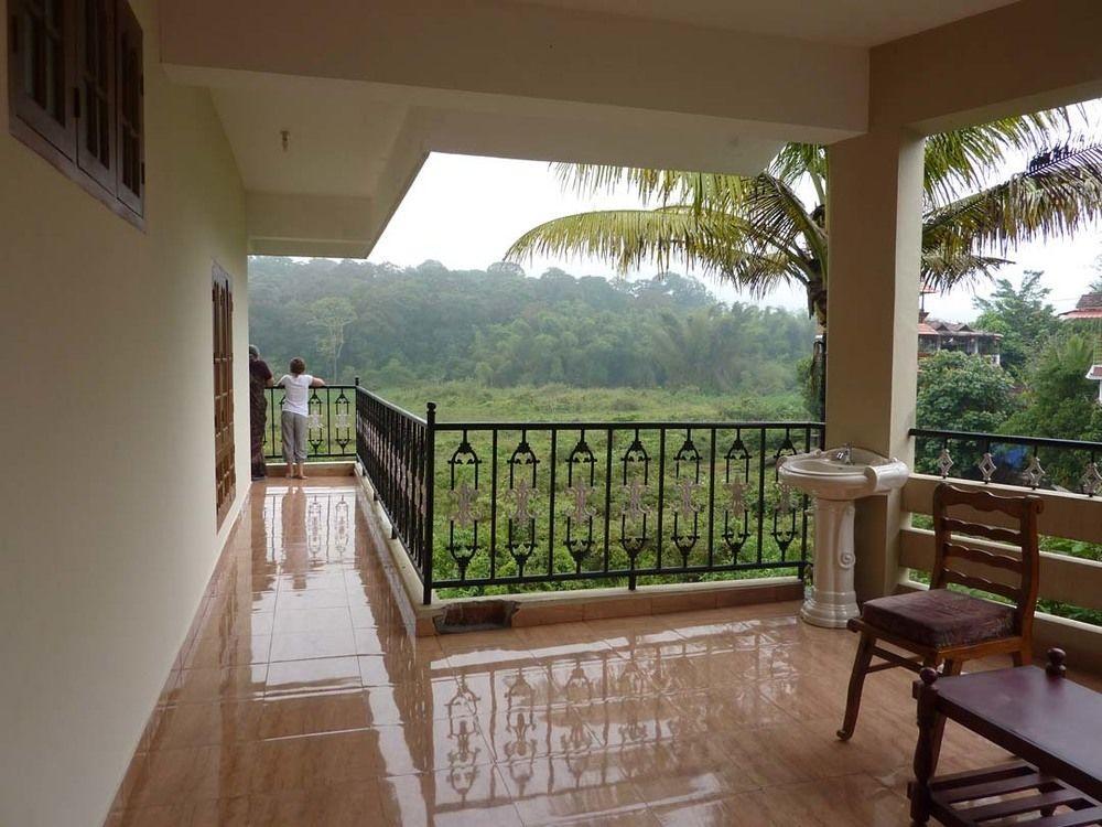 Jungle Palace Homestay Thekkady Exterior photo