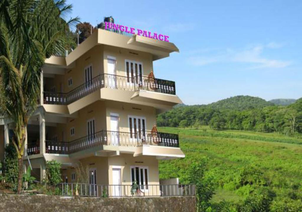 Jungle Palace Homestay Thekkady Exterior photo